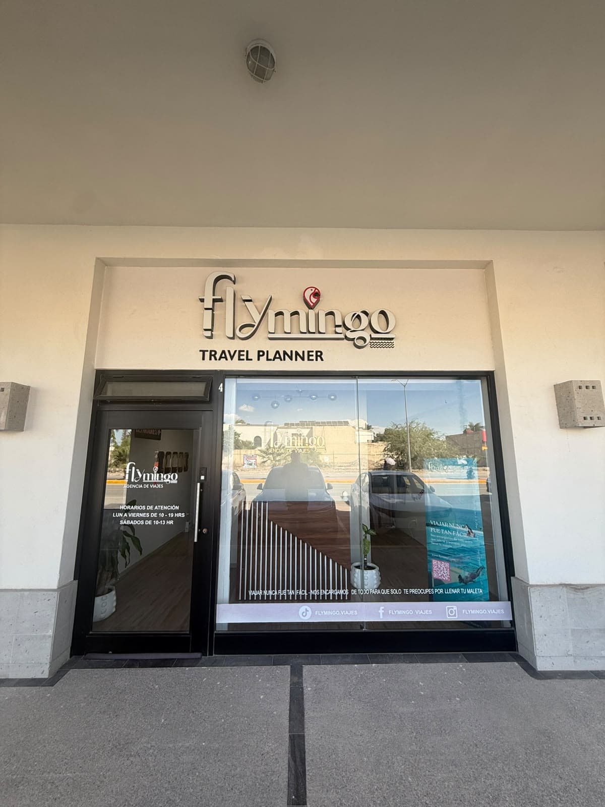 Fachada de la oficina de Flymingo Viajes en Las Quintas 338, Torreón.