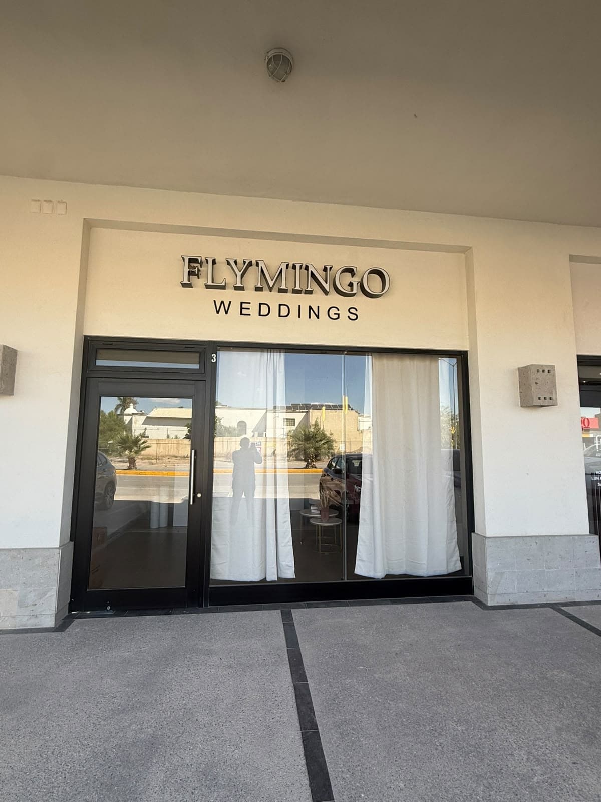Fachada de la oficina de Flymingo Weddings, junto a la de viajes, en Las Quintas 338, Torreón.